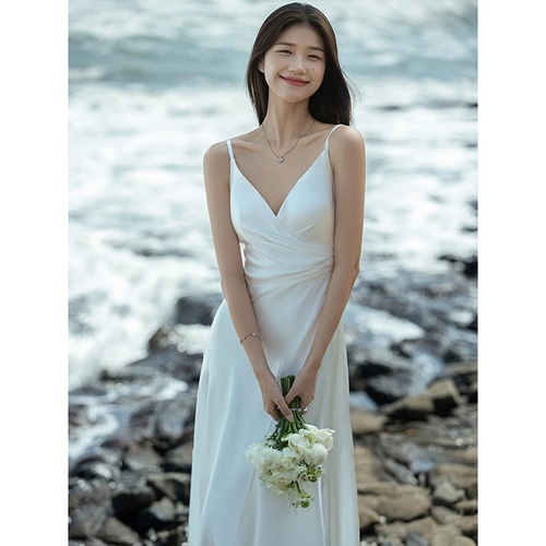 “화이트 나시형 브이넥 이브드레스 대여” 완벽한 피로연 준비를 위한 필수템